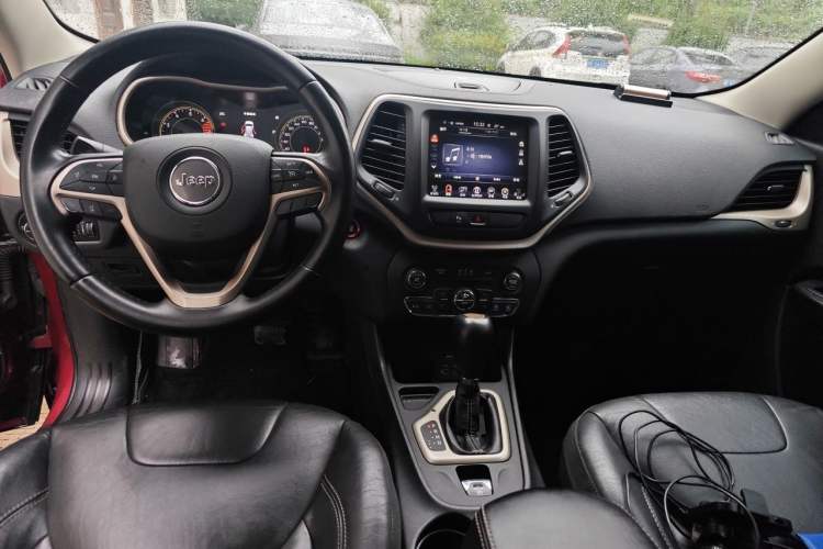 Used Jeep Cherokee 2016 2.4L Leading Smart Version Center Console