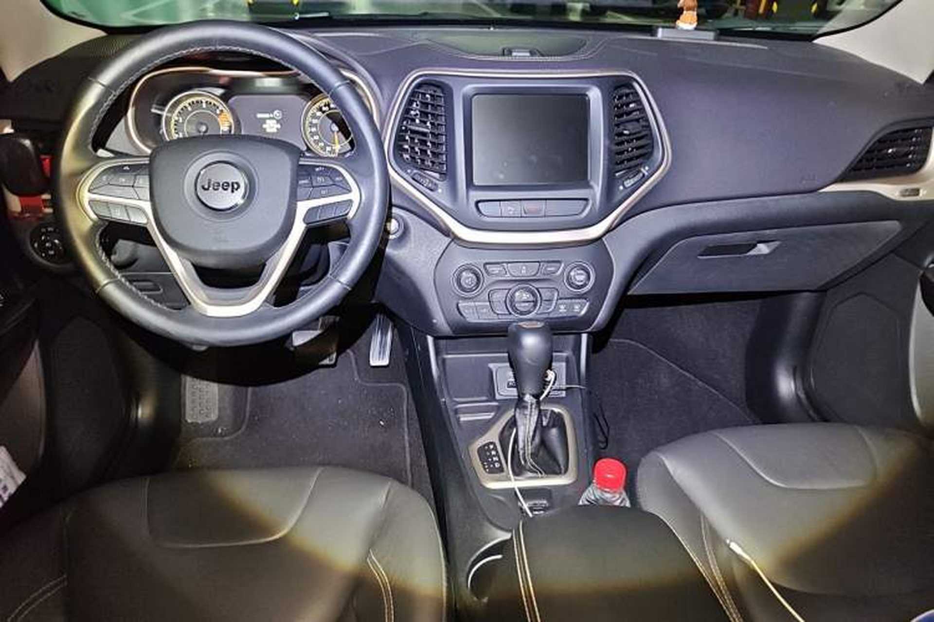 Used Jeep Cherokee 2016 2.0L Superior Edition Center Console