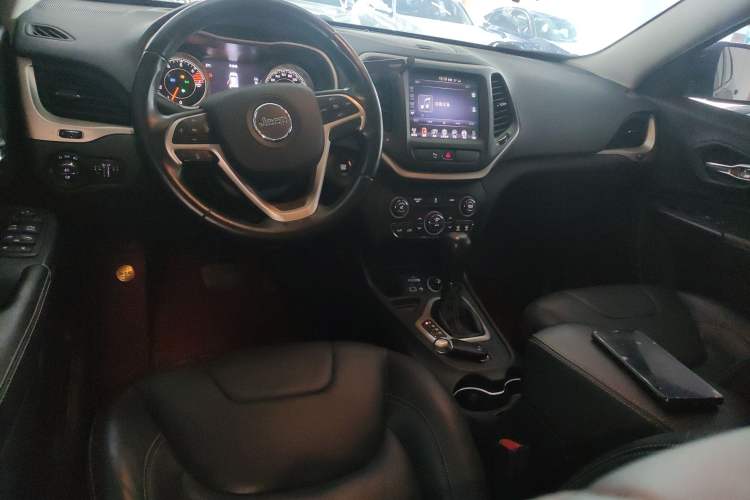 Used Jeep Cherokee 2016 2.0L Superior Edition Center Console