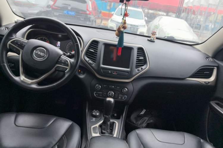 Used Jeep Cherokee 2016 2.4L Professional Edition Center Console