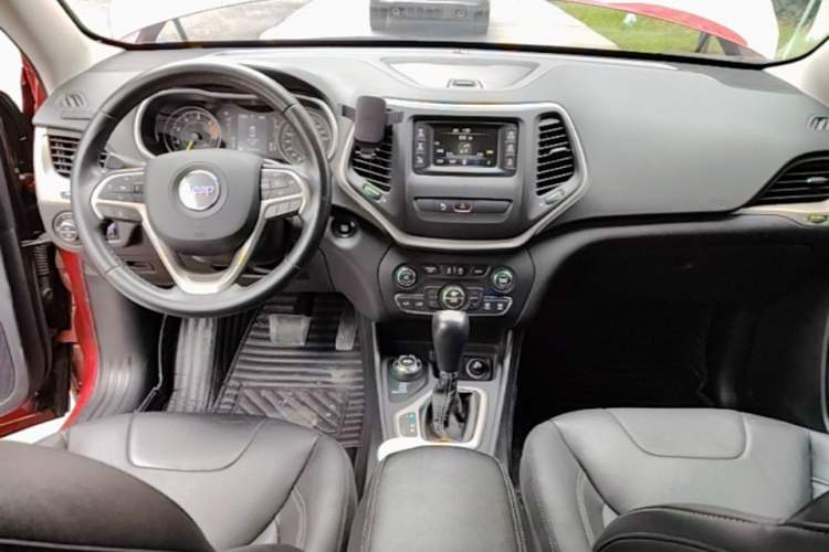 Used Jeep Cherokee 2016 2.4L Professional Edition Center Console