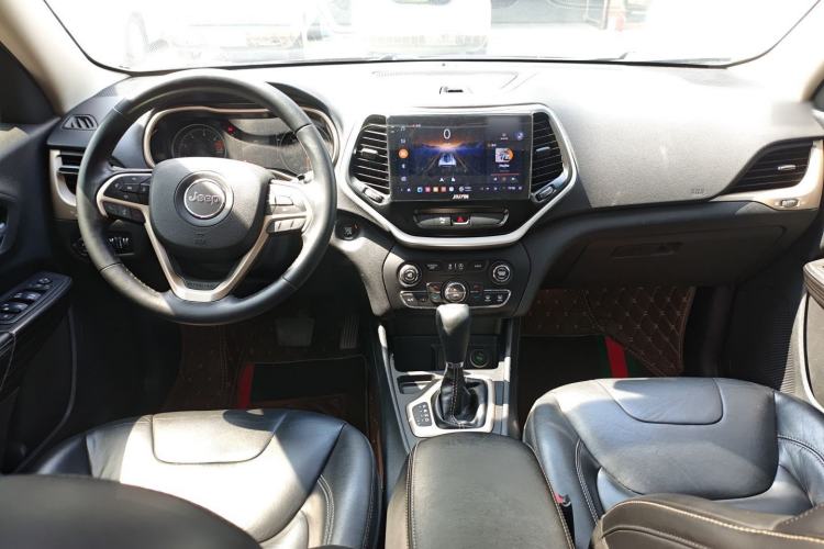 Used Jeep Cherokee 2016 2.4L Leading Edition Center Console