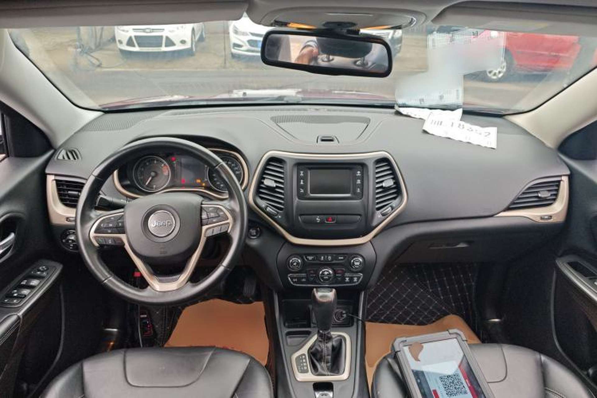 Used Jeep Cherokee 2016 2.4L Leading Edition Center Console
