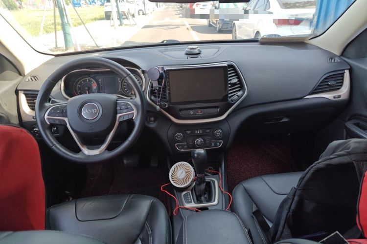 Used Jeep Cherokee 2016 2.4L Leading Edition Center Console