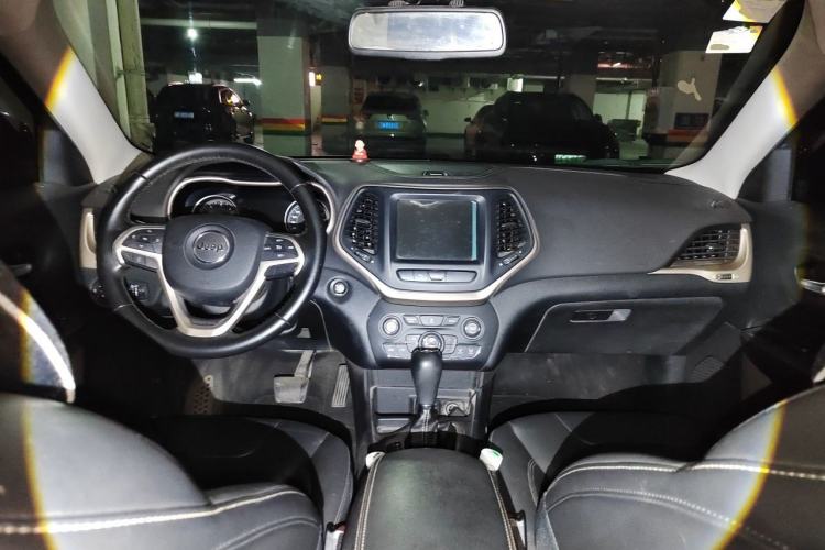 Used Jeep Cherokee 2016 2.0L Superior Edition Center Console