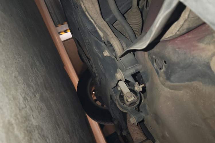 Used Jeep Cherokee 2016 2.4L Professional Smart Version Chassis Front Left