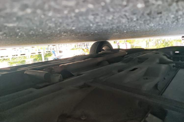 Used Jeep Cherokee 2016 2.4L Professional Smart Version Chassis Front Right