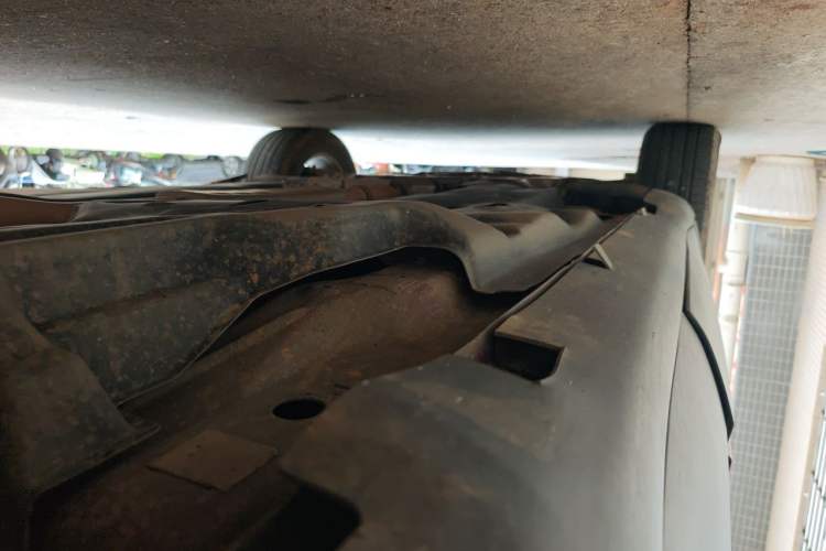 Used Jeep Cherokee 2016 2.4L Professional Edition Chassis Rear Left