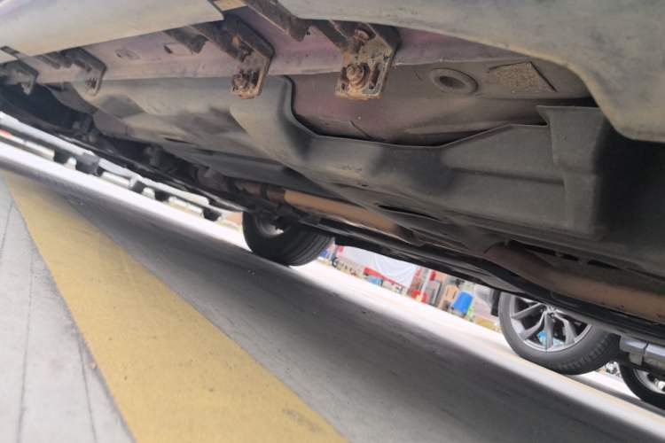 Used Jeep Cherokee 2016 2.4L Professional Edition Chassis Rear Left
