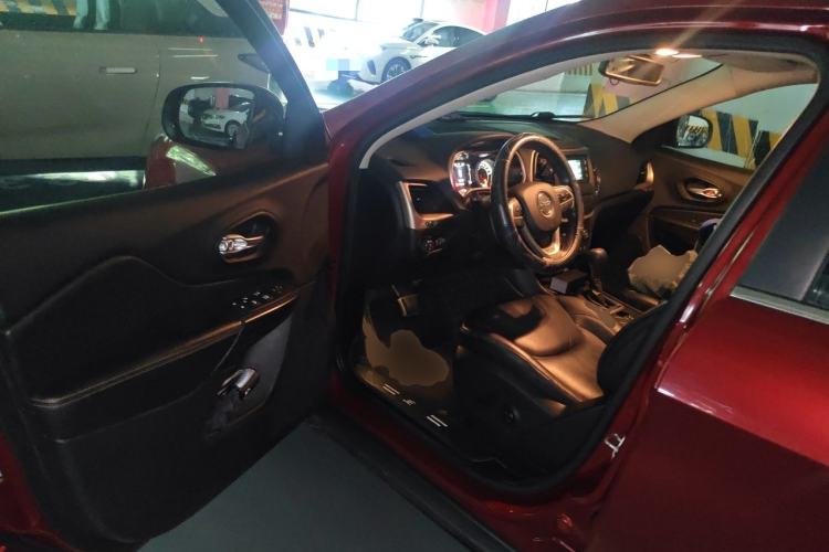 Used Jeep Cherokee 2016 2.4L Leading Edition Driver Seat