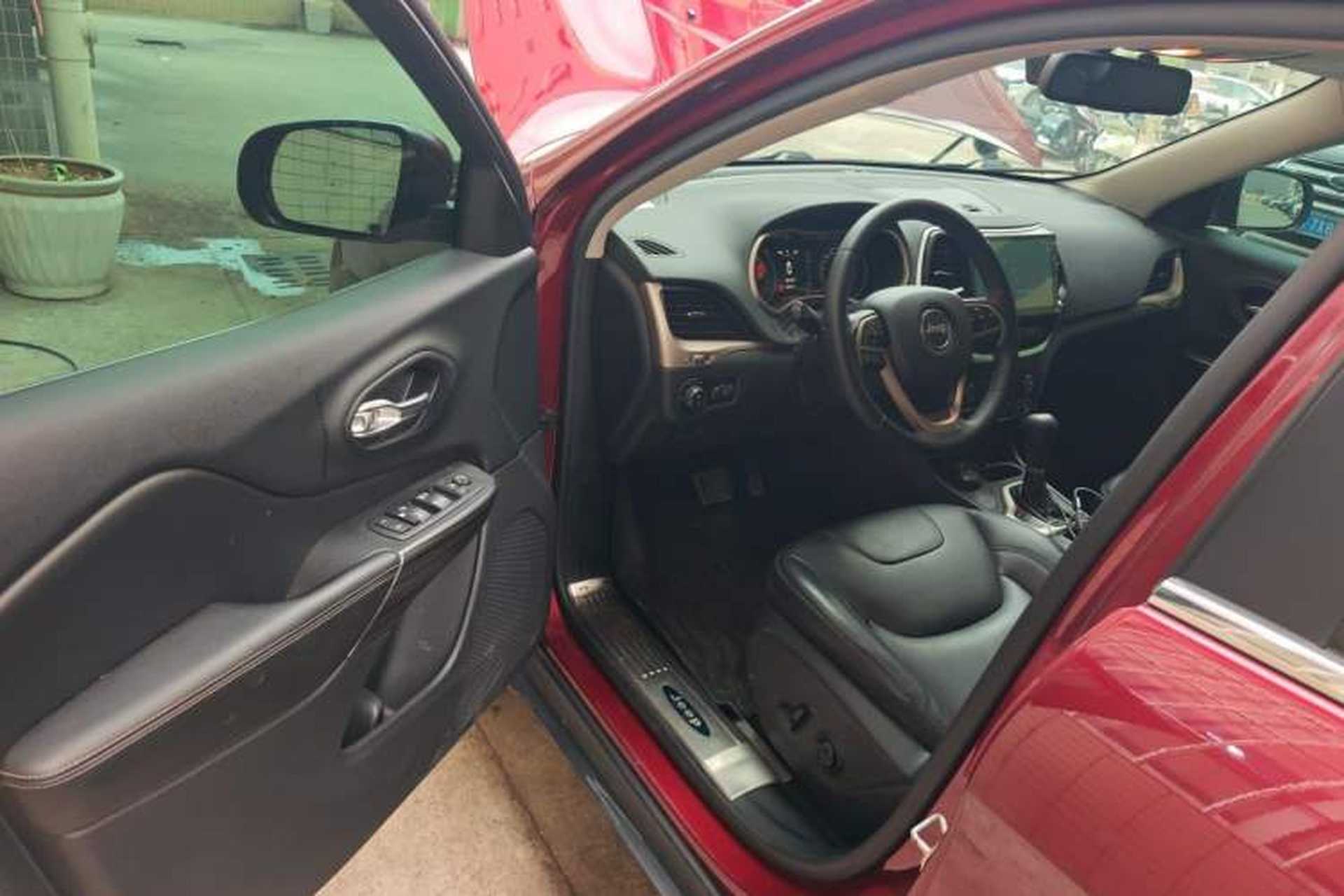 Used Jeep Cherokee 2016 2.4L Professional Edition Driver Seat