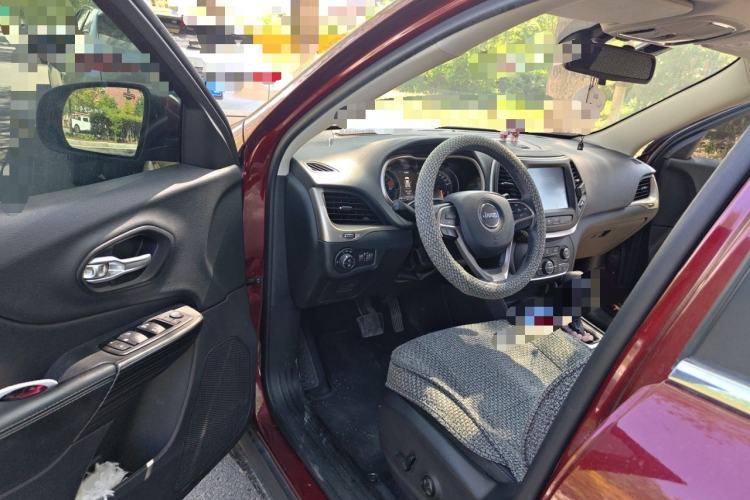 Used Jeep Cherokee 2016 2.0L Superior Edition Driver Seat