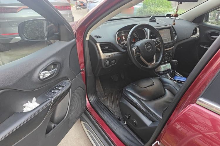 Used Jeep Cherokee 2016 2.4L Professional Smart Version Driver Seat