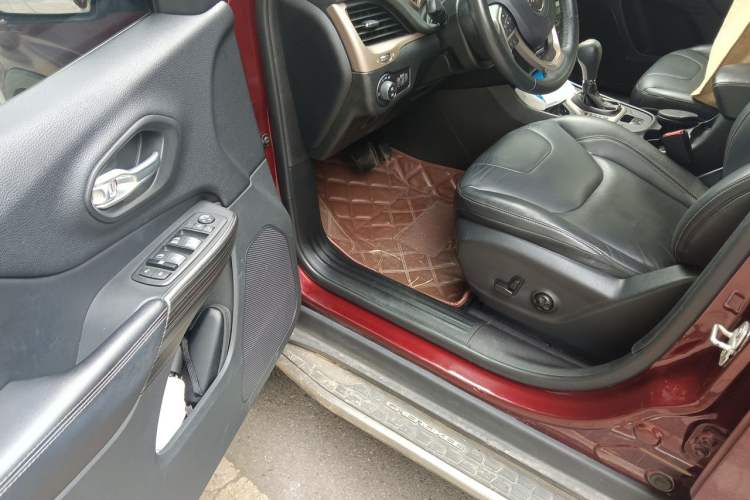 Used Jeep Cherokee 2016 2.4L Leading Edition Driver Seat