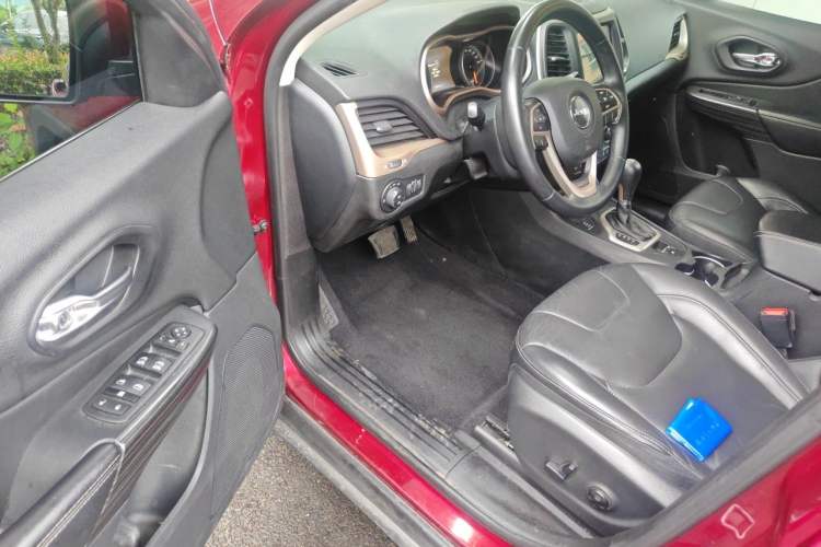 Used Jeep Cherokee 2016 2.4L Professional Smart Version Driver Seat