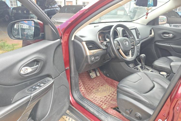Used Jeep Cherokee 2016 2.0L Superior Edition Driver Seat