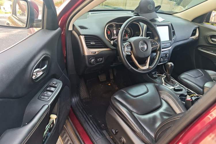 Used Jeep Cherokee 2016 2.4L Professional Smart Version Driver Seat