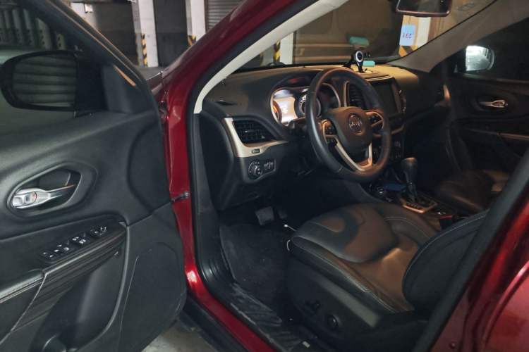 Used Jeep Cherokee 2016 2.4L Professional Smart Version Driver Seat