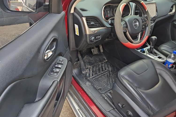 Used Jeep Cherokee 2016 2.4L Leading Edition Driver Seat