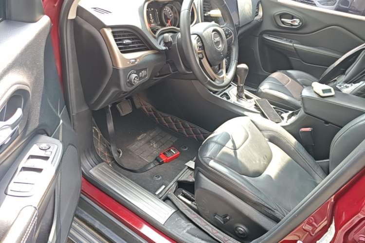 Used Jeep Cherokee 2016 2.4L Leading Edition Driver Seat
