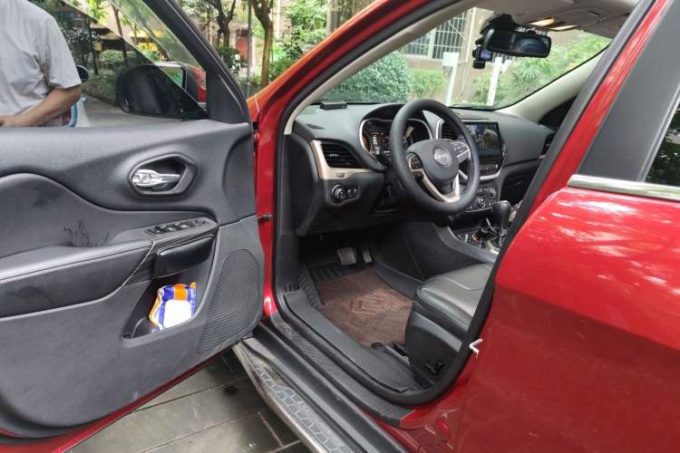 Used Jeep Cherokee 2016 2.4L Leading Smart Version Driver Seat