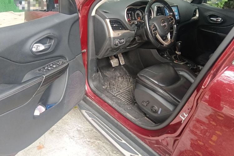 Used Jeep Cherokee 2016 2.4L Professional Edition Driver Seat