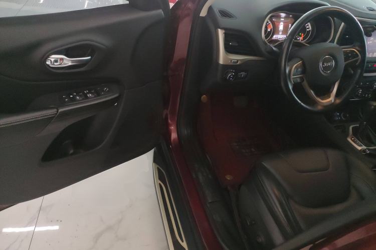 Used Jeep Cherokee 2016 2.0L Superior Edition Driver Seat
