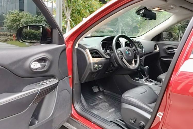 Used Jeep Cherokee 2016 2.4L Professional Edition Driver Seat
