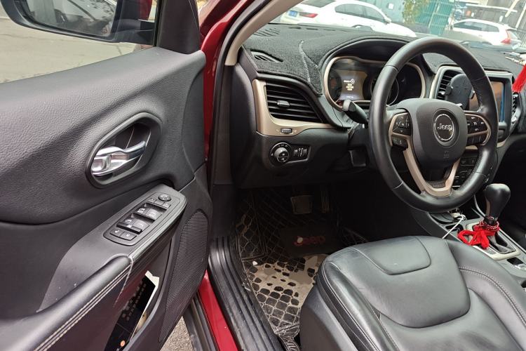 Used Jeep Cherokee 2016 2.0L Superior Edition Driver Seat
