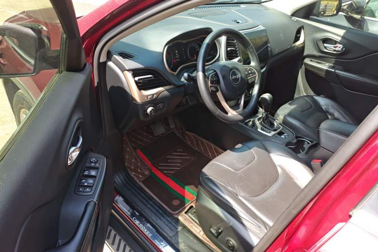 Used Jeep Cherokee 2016 2.4L Leading Edition Driver Seat