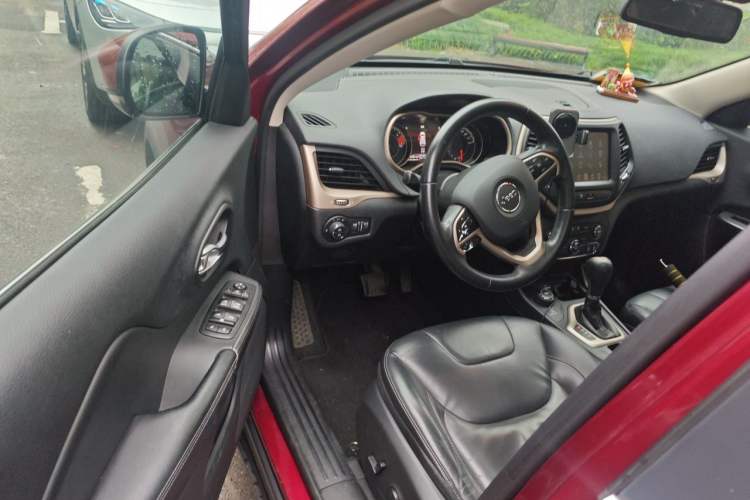 Used Jeep Cherokee 2016 2.4L Professional Smart Version Driver Seat
