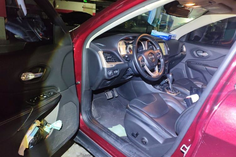 Used Jeep Cherokee 2016 2.4L Professional Smart Version Driver Seat