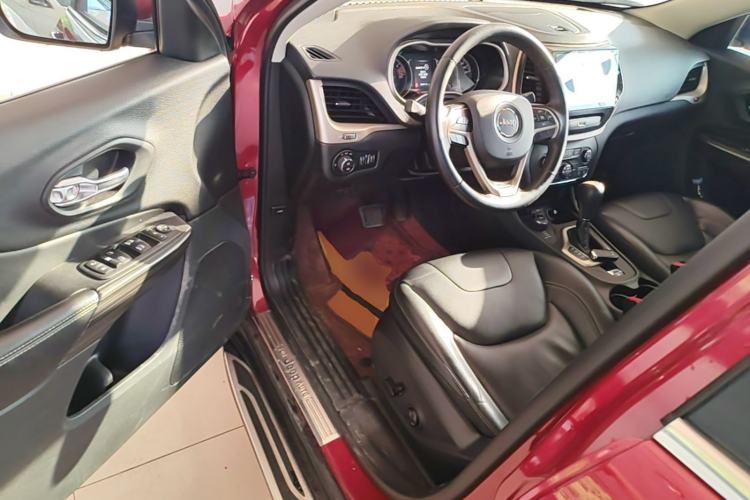 Used Jeep Cherokee 2016 2.4L Professional Edition Driver Seat