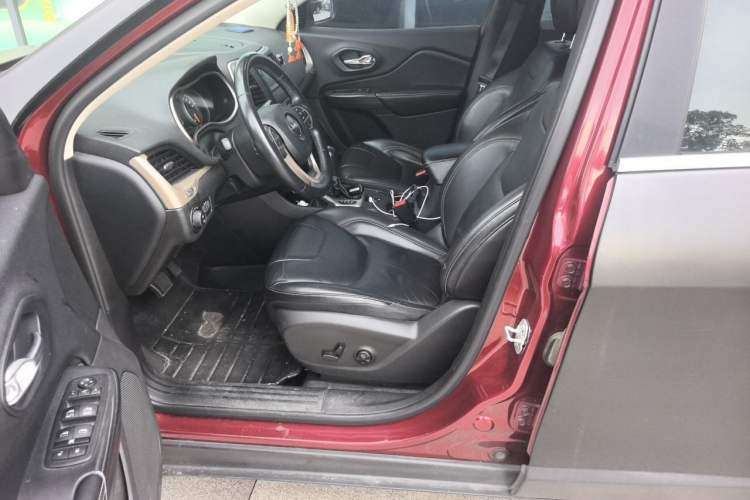 Used Jeep Cherokee 2016 2.4L Leading Edition Driver Seat