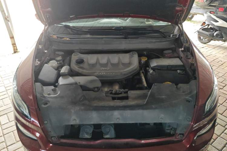 Used Jeep Cherokee 2016 2.0L Superior Edition Engine Bay