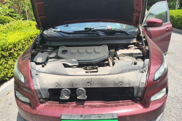 Used Jeep Cherokee 2016 2.0L Superior Edition Engine Bay