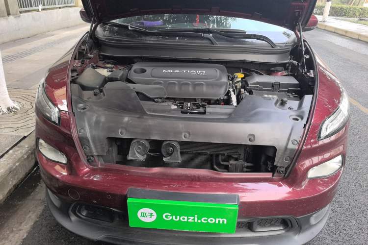 Used Jeep Cherokee 2016 2.4L Leading Edition Engine Bay