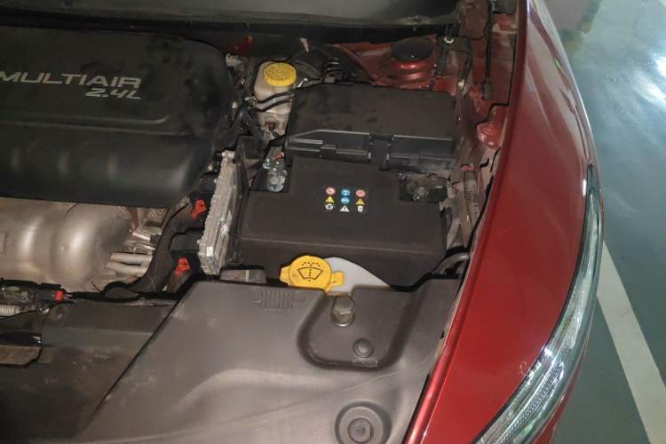 Used Jeep Cherokee 2016 2.4L Leading Edition Engine Bay Left