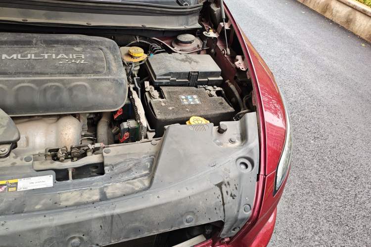 Used Jeep Cherokee 2016 2.4L Leading Edition Engine Bay Left