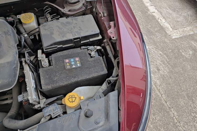Used Jeep Cherokee 2016 2.4L Leading Edition Engine Bay Left