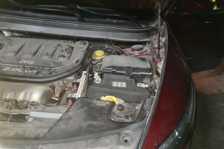 Used Jeep Cherokee 2016 2.0L Superior Edition Engine Bay Left