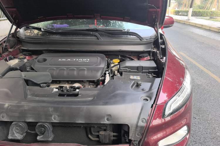 Used Jeep Cherokee 2016 2.4L Leading Edition Engine Bay Left