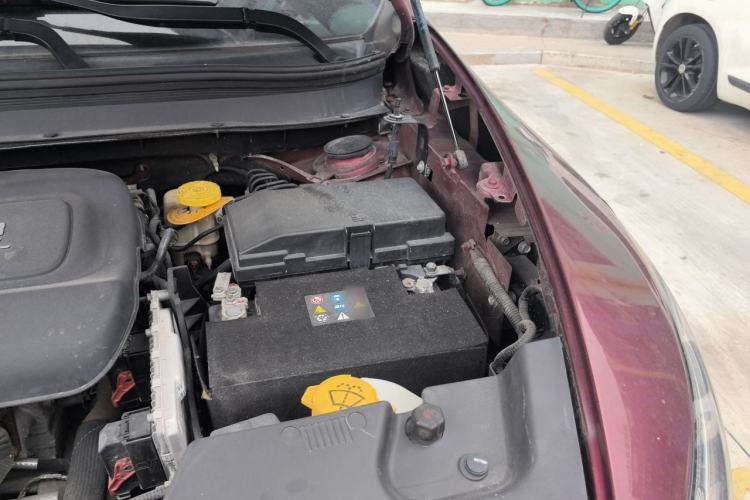 Used Jeep Cherokee 2016 2.4L Professional Edition Engine Bay Left