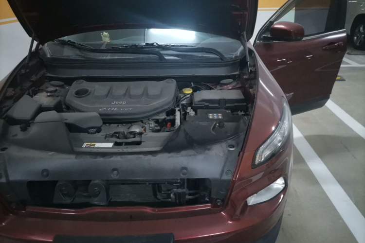 Used Jeep Cherokee 2016 2.0L Superior Edition Engine Bay Left