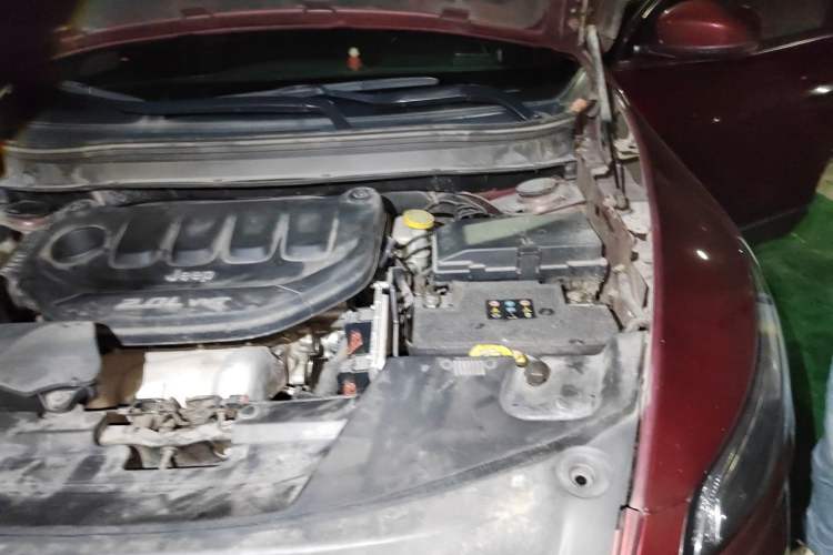 Used Jeep Cherokee 2016 2.0L Superior Edition Engine Bay Left