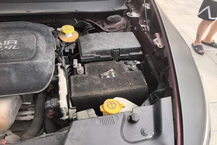 Used Jeep Cherokee 2016 2.4L Leading Edition Engine Bay Left