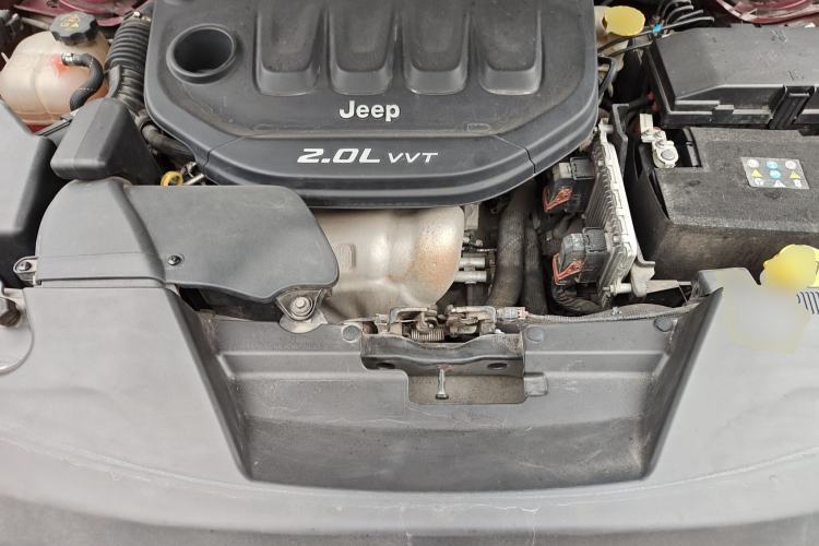Used Jeep Cherokee 2016 2.0L Superior Edition Engine Bay