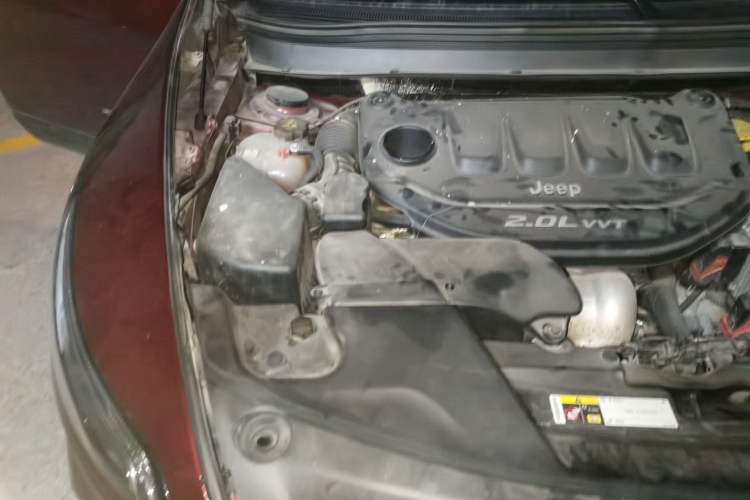 Used Jeep Cherokee 2016 2.0L Superior Edition Engine Bay Right