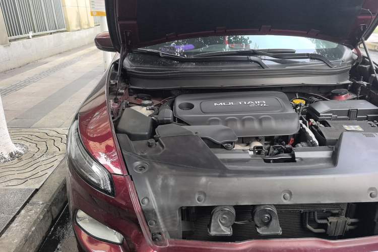 Used Jeep Cherokee 2016 2.4L Leading Edition Engine Bay Right