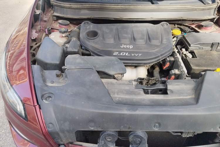 Used Jeep Cherokee 2016 2.0L Superior Edition Engine Bay Right